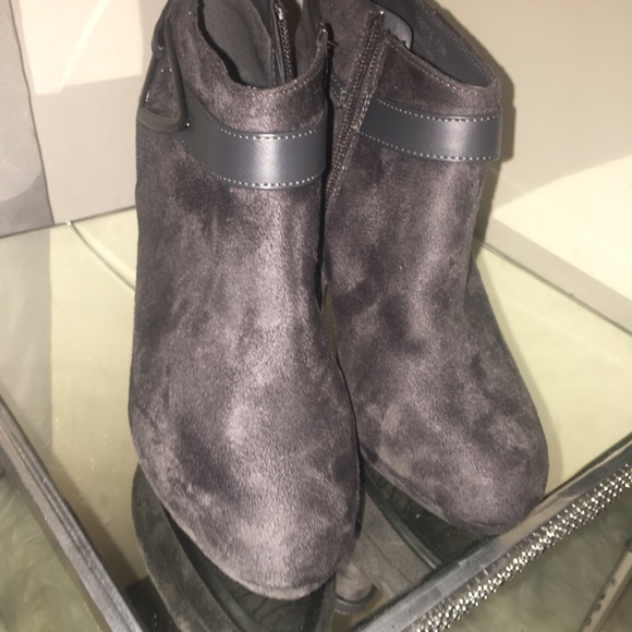 Booties - Picture 3 of 4